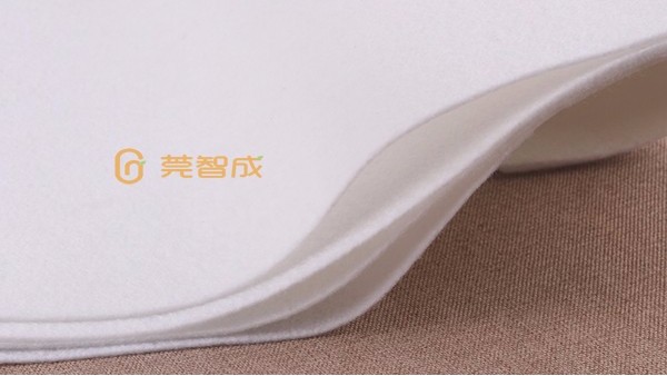 可以選擇白色針刺無紡布-制作口罩來保護自己的健康