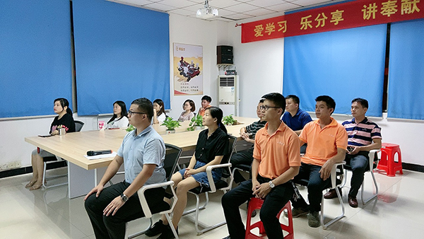 讀書，在路上-花束吸水棉廠家讀書會