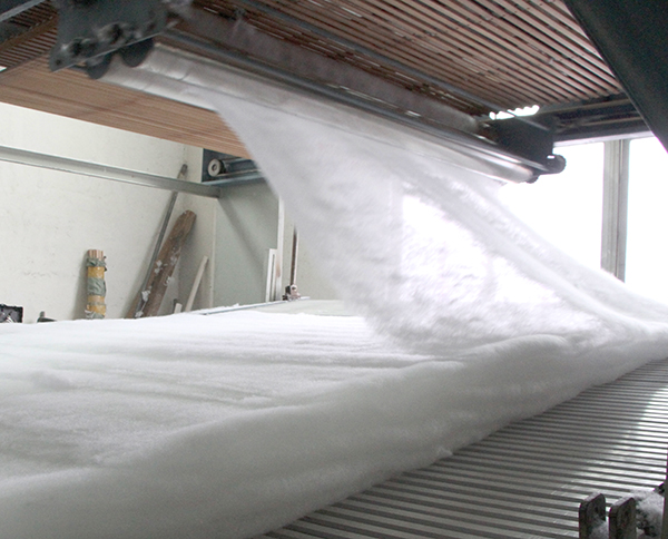 保溫針刺無(wú)紡布鋪網(wǎng)設(shè)備