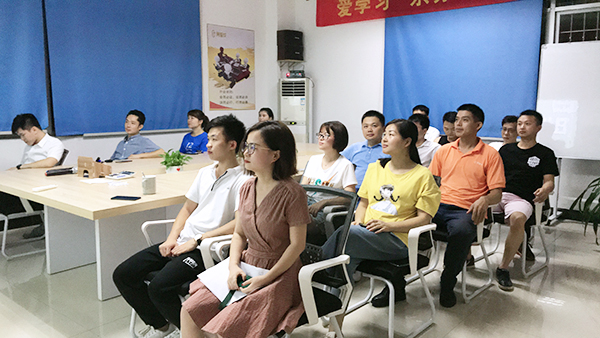 無(wú)膠棉廠(chǎng)家讀書(shū)會(huì)-一家有詩(shī)和遠(yuǎn)方的企業(yè)