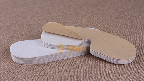 背膠無紡布與刷膠無紡布有什么區別？