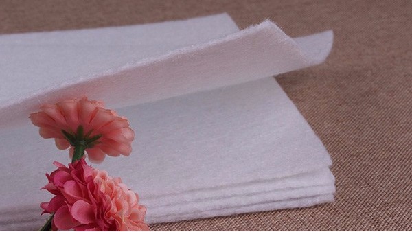 口罩過濾棉廠家力求更佳過濾性能的產(chǎn)品